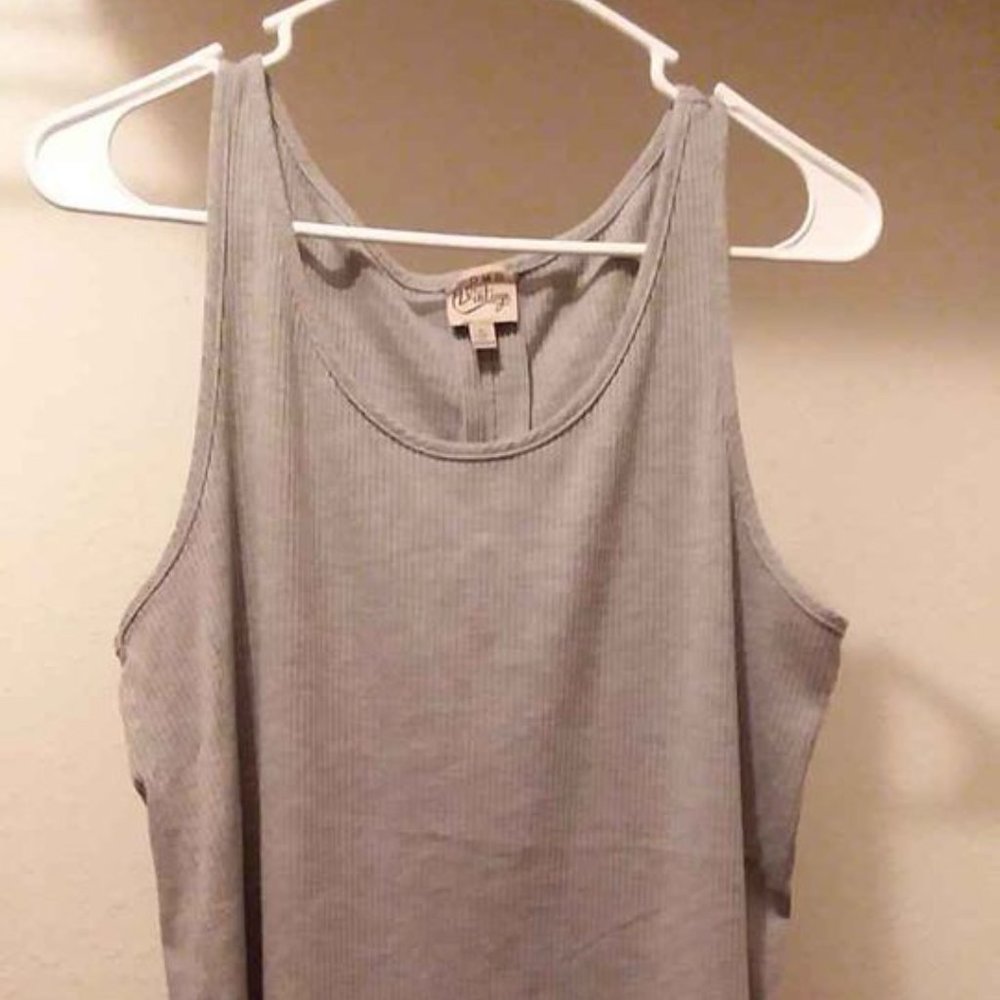 Ladies XL sleeveless grey top with lace